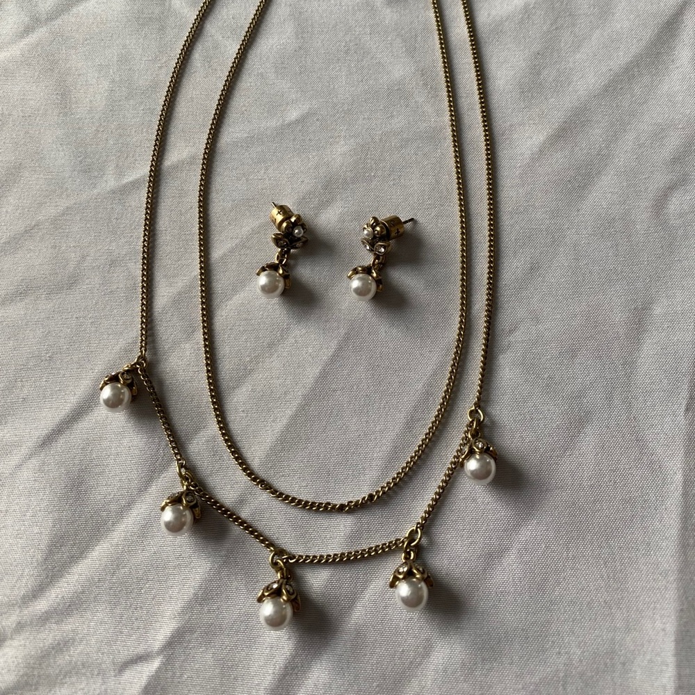 Chloe + Isabel Necklace and Earring set